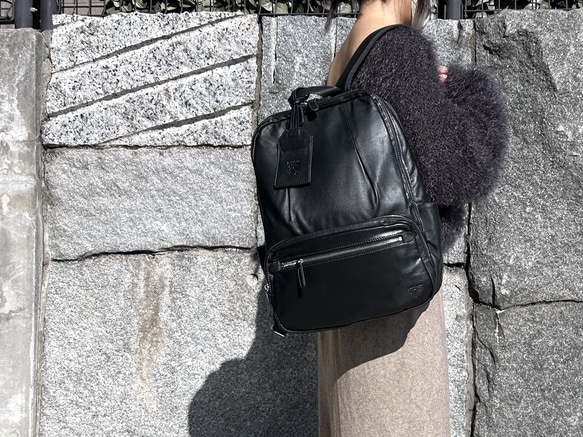<50%OFFSALE> 3つのルームが便利な やわらか牛革リュック（本革）BLACK 5枚目の画像