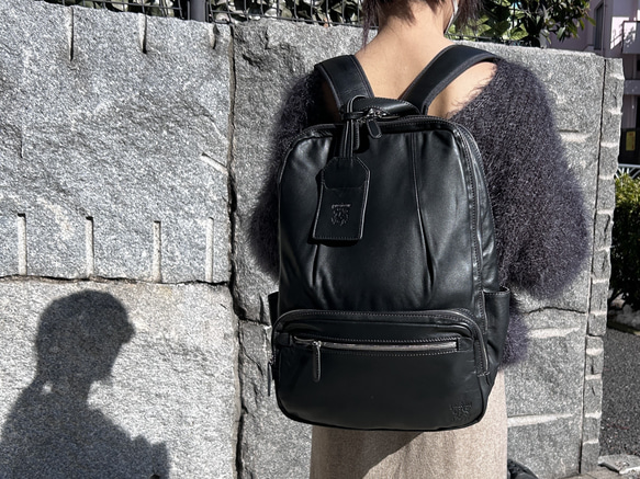 <50%OFFSALE> 3つのルームが便利な やわらか牛革リュック（本革）BLACK 12枚目の画像