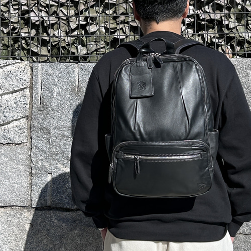 50%OFFSALE> 3つのルームが便利な やわらか牛革リュック(本革 50%OFFSALE> 3つのルームが便利な やわらか牛革リュック(本革