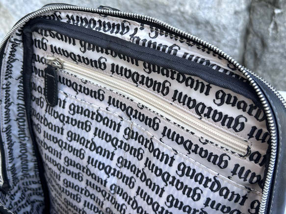 <50%OFFSALE> 3つのルームが便利な やわらか牛革リュック（本革）BLACK 16枚目の画像