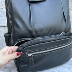 <50%OFFSALE> 3つのルームが便利な やわらか牛革リュック（本革）BLACK 8枚目の画像