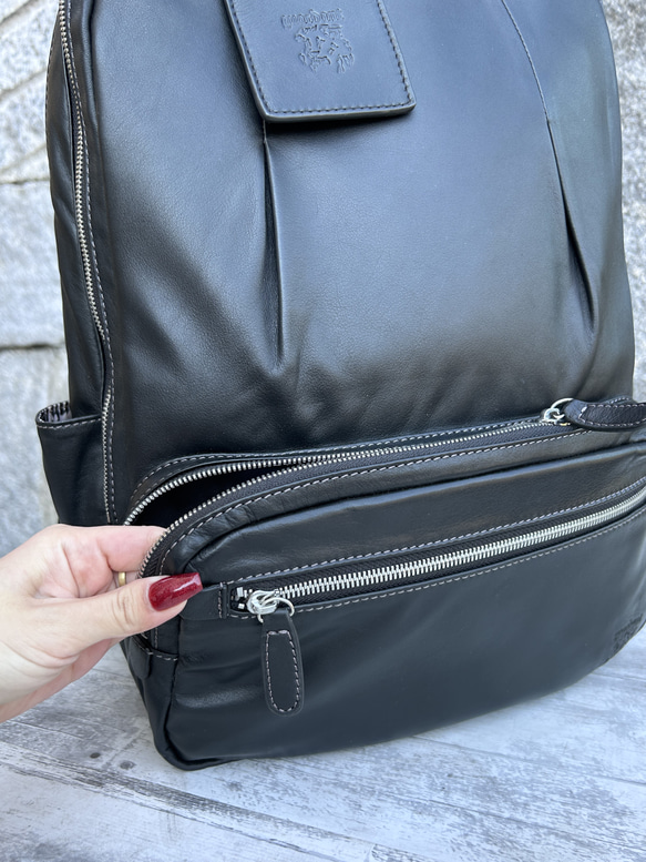 <50%OFFSALE> 3つのルームが便利な やわらか牛革リュック（本革）BLACK 8枚目の画像