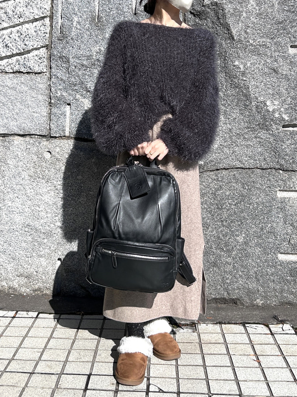 <50%OFFSALE> 3つのルームが便利な やわらか牛革リュック（本革）BLACK 3枚目の画像