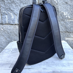 <50%OFFSALE> 3つのルームが便利な やわらか牛革リュック（本革）BLACK 14枚目の画像