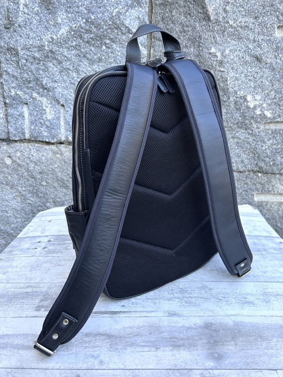 <50%OFFSALE> 3つのルームが便利な やわらか牛革リュック（本革）BLACK 14枚目の画像