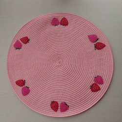 苺のフェルト刺繍ランチョンマット 1枚目の画像