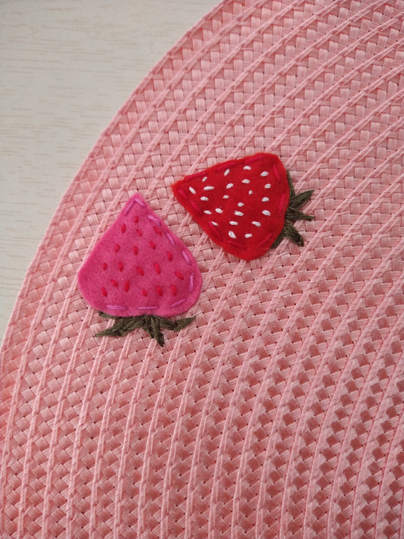 苺のフェルト刺繍ランチョンマット 7枚目の画像