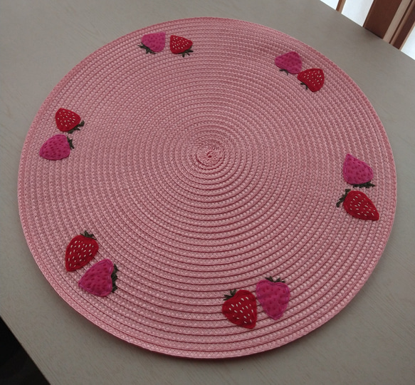 苺のフェルト刺繍ランチョンマット 3枚目の画像