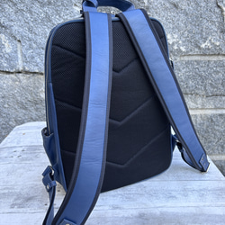 <50%OFFSALE> 3つのルームが便利な やわらか牛革リュック（本革）NAVY 7枚目の画像