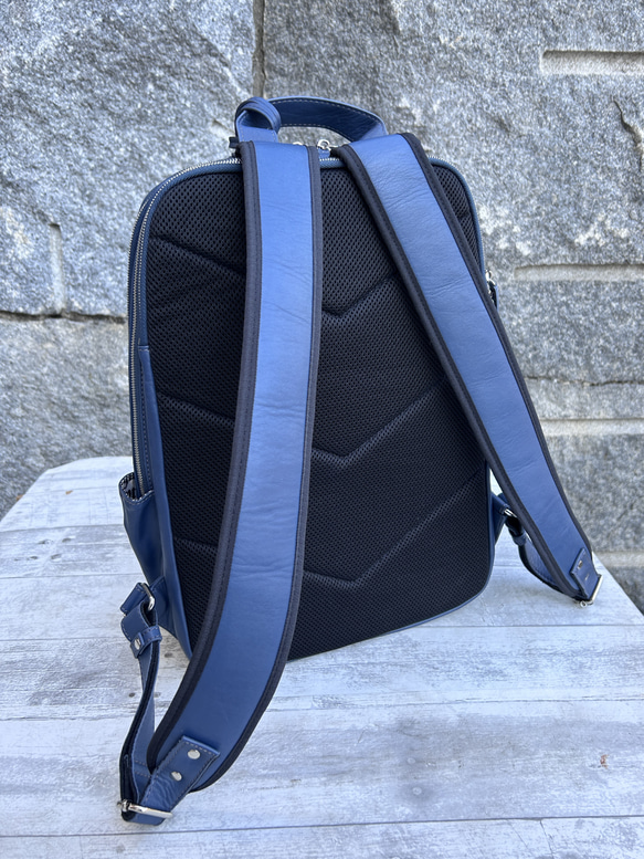 <50%OFFSALE> 3つのルームが便利な やわらか牛革リュック（本革）NAVY 7枚目の画像