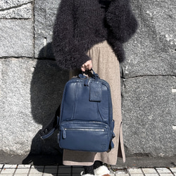 <50%OFFSALE> 3つのルームが便利な やわらか牛革リュック（本革）NAVY 14枚目の画像