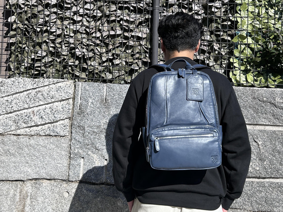 <50%OFFSALE> 3つのルームが便利な やわらか牛革リュック（本革）NAVY 3枚目の画像