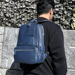 ≪sale≫ 3つのルームが便利な やわらか牛革リュック（本革）NAVY 1枚目の画像