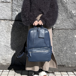 <50%OFFSALE> 3つのルームが便利な やわらか牛革リュック（本革）NAVY 4枚目の画像