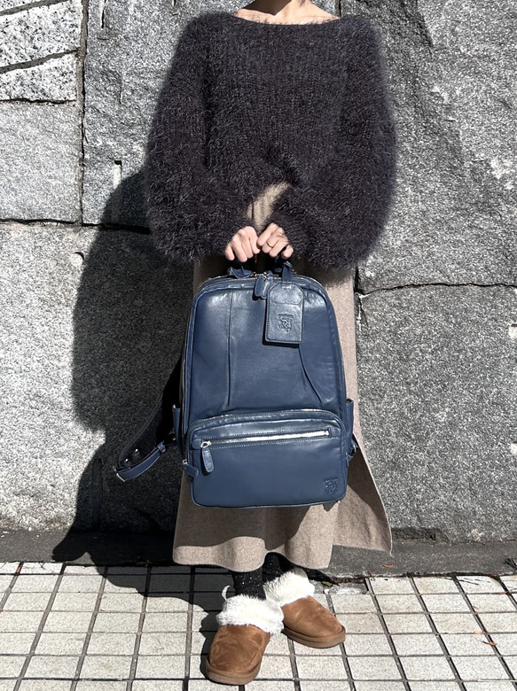 <50%OFFSALE> 3つのルームが便利な やわらか牛革リュック（本革）NAVY 4枚目の画像