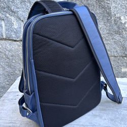 <50%OFFSALE> 3つのルームが便利な やわらか牛革リュック（本革）NAVY 8枚目の画像