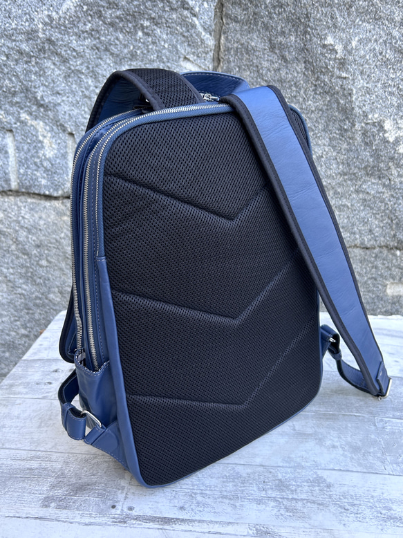 <50%OFFSALE> 3つのルームが便利な やわらか牛革リュック（本革）NAVY 8枚目の画像