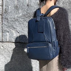 <50%OFFSALE> 3つのルームが便利な やわらか牛革リュック（本革）NAVY 15枚目の画像