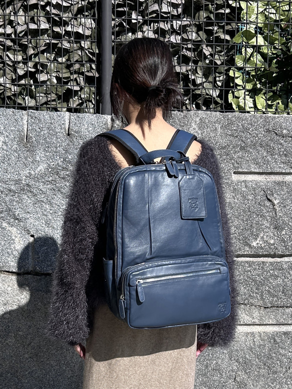 <50%OFFSALE> 3つのルームが便利な やわらか牛革リュック（本革）NAVY 2枚目の画像