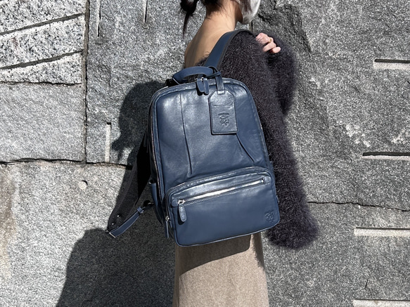 <50%OFFSALE> 3つのルームが便利な やわらか牛革リュック（本革）NAVY 16枚目の画像