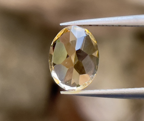 黃水晶 美麗金色黃水晶未鑲嵌 1.78 克拉橢圓形切割天然寶石 第12張的照片