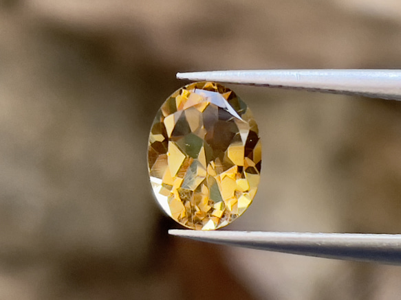 黃水晶 美麗金色黃水晶未鑲嵌 1.78 克拉橢圓形切割天然寶石 第7張的照片