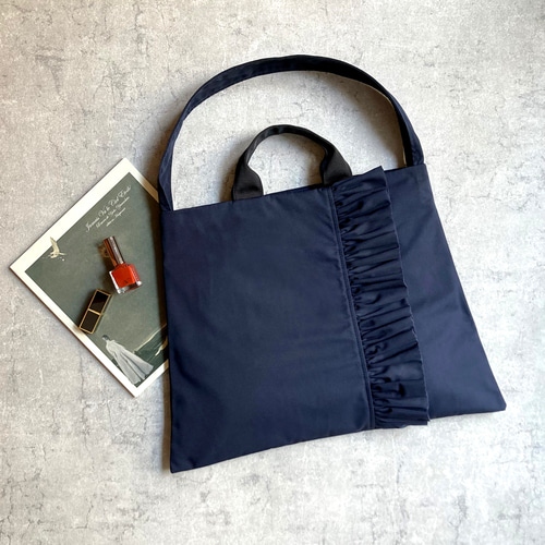 フォーマルにも！ダークネイビーの2wayフリルトート＞ ショルダー