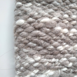 手紡ぎ糸の手織りスヌード　ベージュ×白　ナチュラルカラー　メリノウール＆アルパカ 5枚目の画像