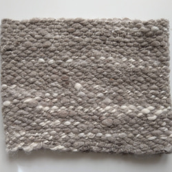 手紡ぎ糸の手織りスヌード　ベージュ×白　ナチュラルカラー　メリノウール＆アルパカ 6枚目の画像