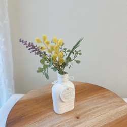 ミモザとラベンダーのフラワーアレンジメン　アロマストーン花瓶　アロマ　インテリア雑貨　花瓶　フラワーギフト 2枚目の画像