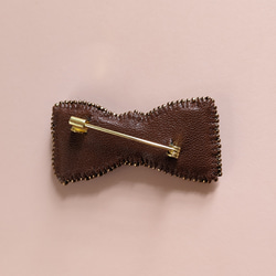 リボン　ミニ　ビーズ刺繍ブローチ　ブラウン 9枚目の画像