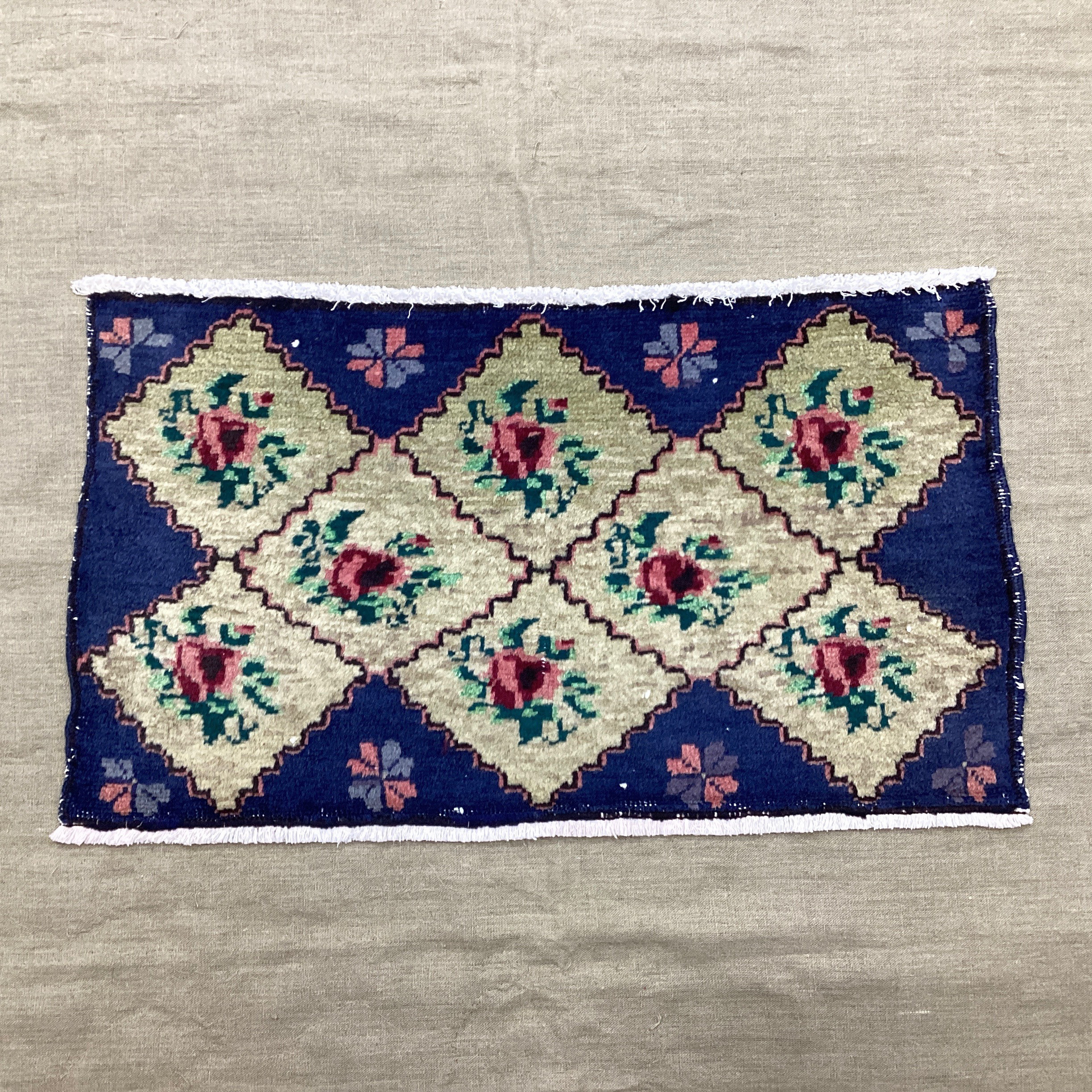 手織りトルコ絨毯 78x43cm ヴィンテージラグ 15,620円