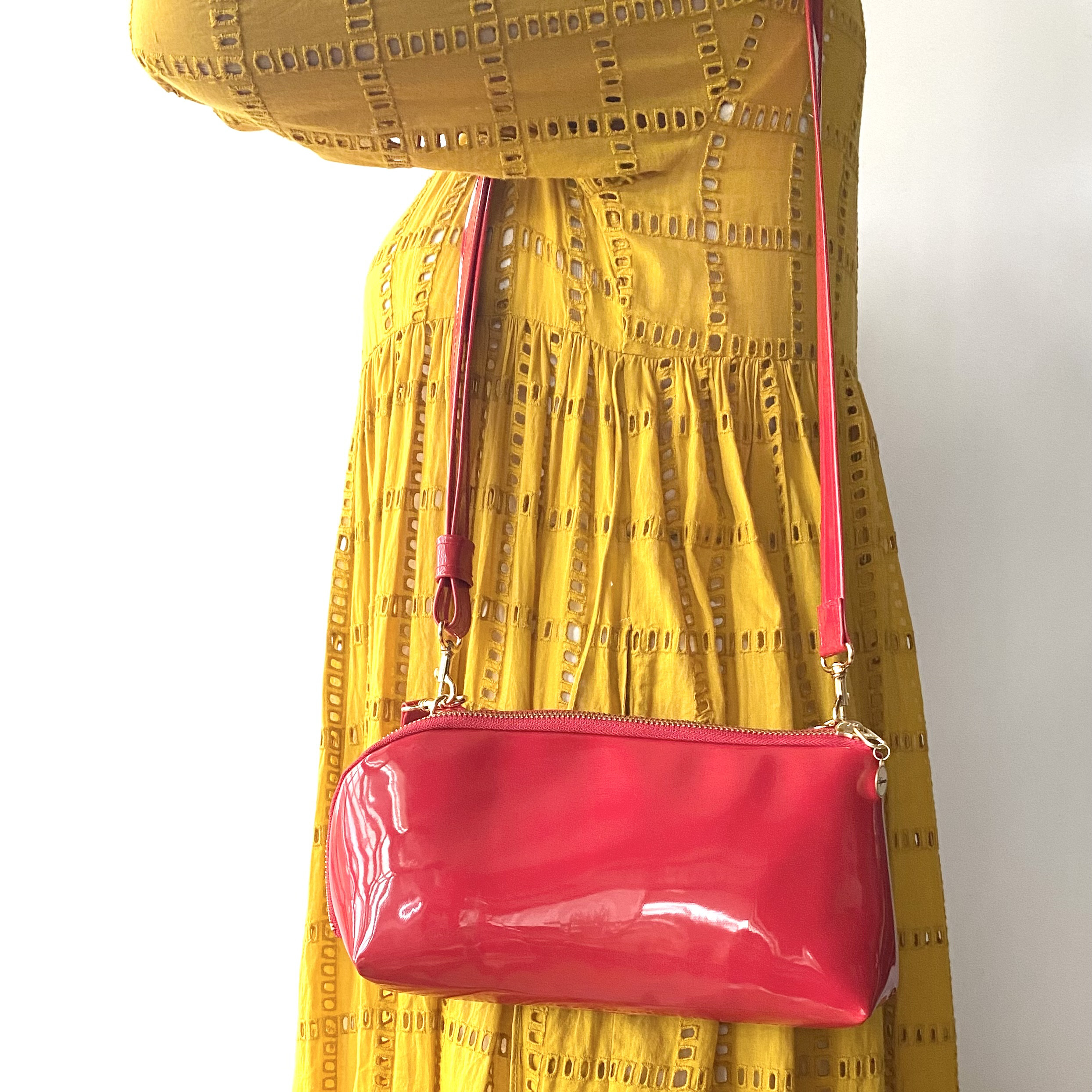 春　新色　3wayお財布ポシェット  スマホ・鍵・カード20枚！ポーチ付き レッド