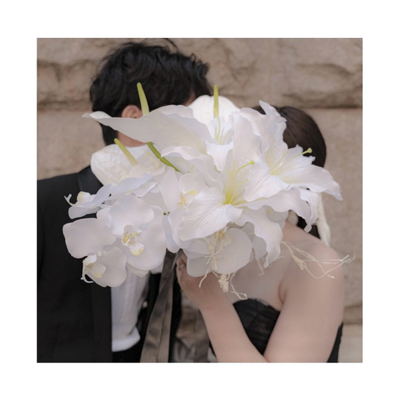 純白で高貴に♡カサブランカと胡蝶蘭のスタイリッシュブーケ　アンスリウム　ブランチ 5枚目の画像