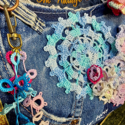 刺繍デニムバック　No.593　デニムリメイク　丸いバック　ショルダーバック b733ef3e1970bedf2d7780b5e47fc7