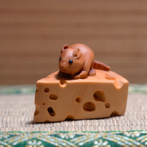 ねずみ 古美術】鼠 柿？ 根付 Netsuke 精密 彫刻 超絶技巧 黄楊 骨董 古玩