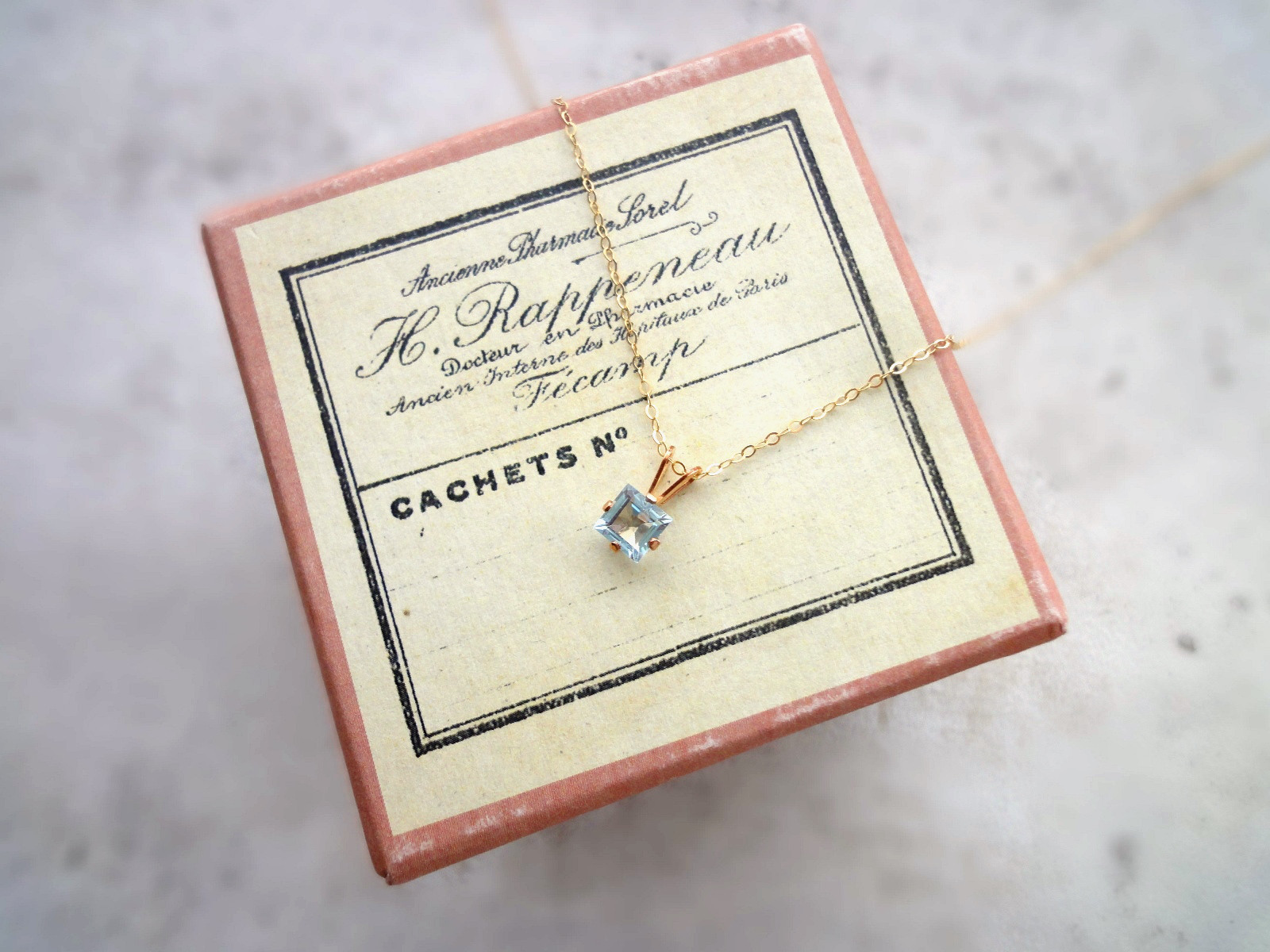 天然石のネックレス ■ 14KGF 立て爪　スクエア 5ｍｍ ■ スイススカイブルートパーズ