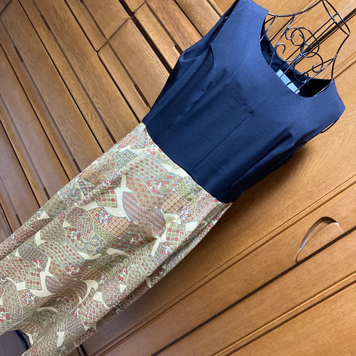 艶やかな小紋のお着物からリメイクフレアーたっぷり8枚剥ぎワンピース