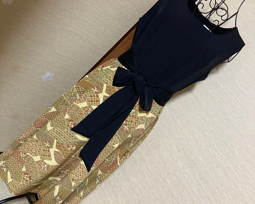 2種類のお着物からリメイク 黒留袖と黄土色の扇面がいっぱいの