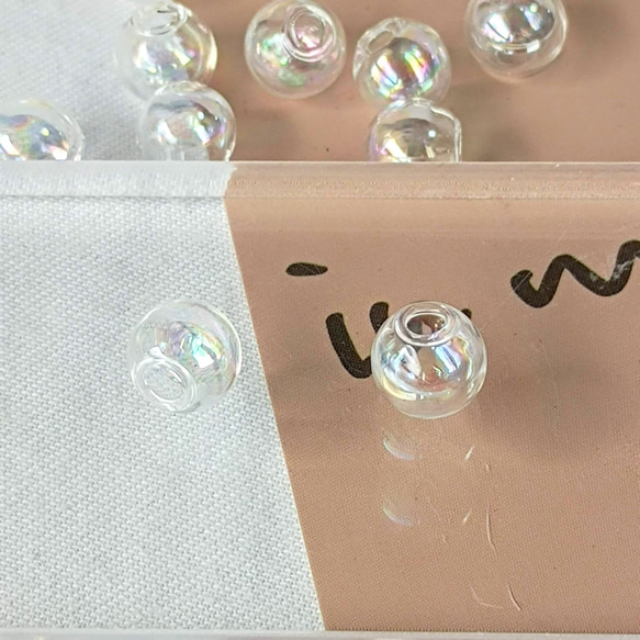 【8個】【10mm】【オーロラクリア】小ぶり　片穴　ガラスドーム　ガラスボール チャーム　レジン　クリア　G019-6 1枚目の画像
