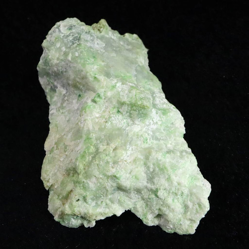 北海道 日高翡翠 ヒスイ 原石 53.7g 【榎本通商55050】 天然石 榎本