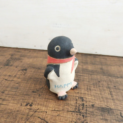 招きペンギン(赤スカーフ) 2枚目の画像