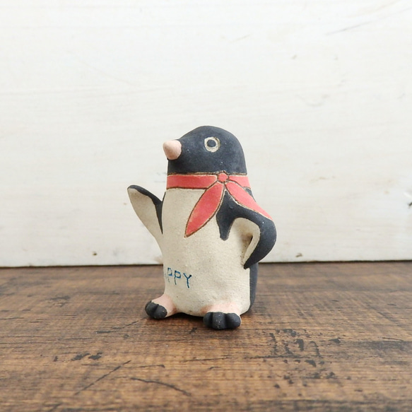 招きペンギン(赤スカーフ) 4枚目の画像