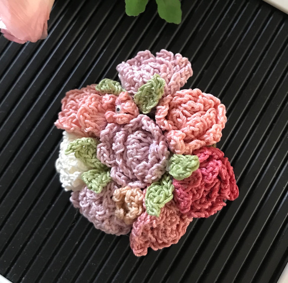 ミニ薔薇のコサージュ（ピンク）☆ブローチ レース編み 編み物