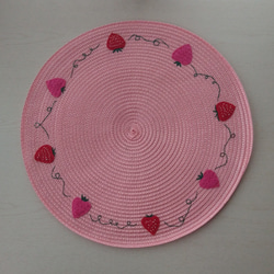 苺のフェルト刺繍ランチョンマット 1枚目の画像