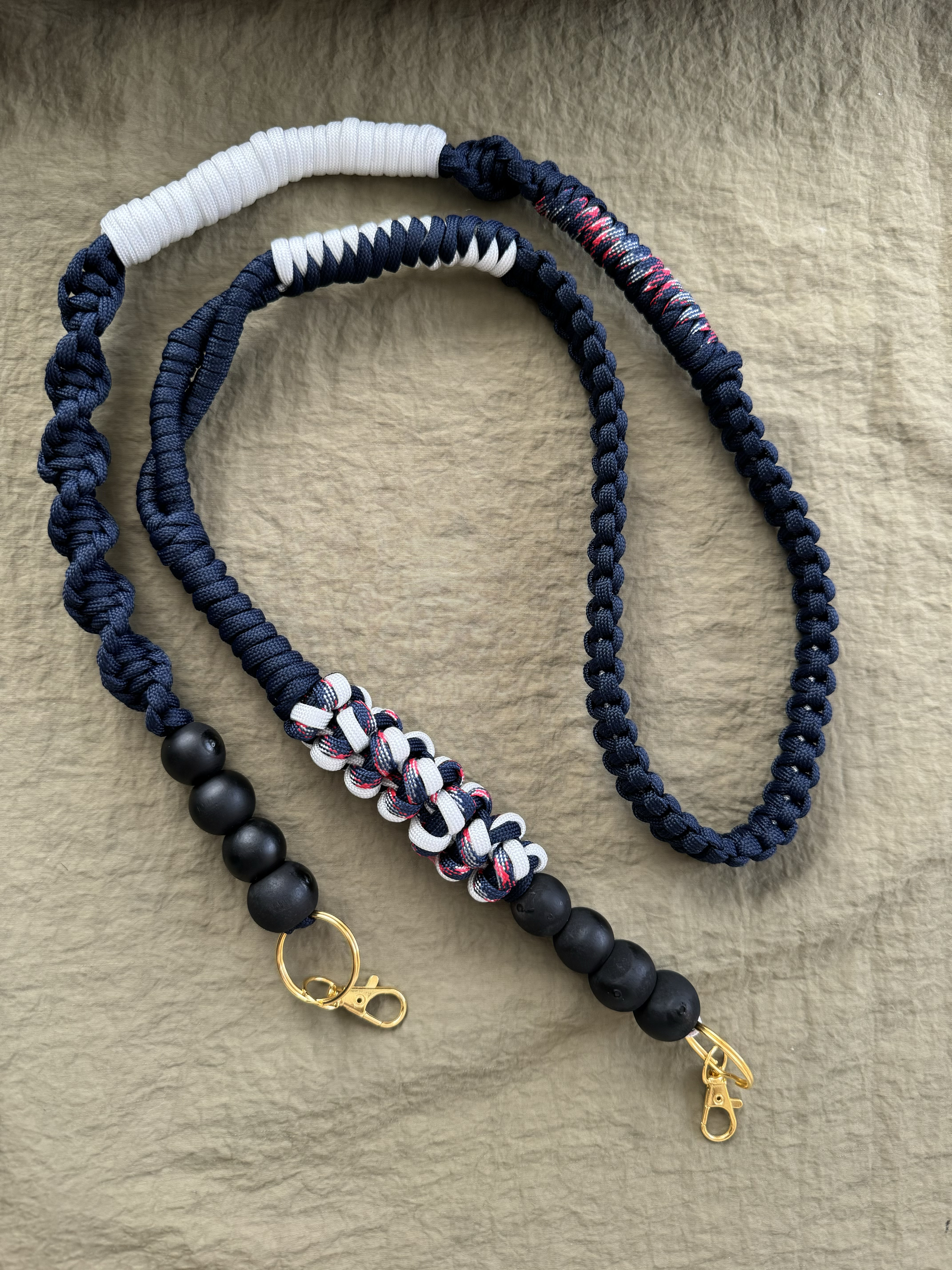 BLACK wood ballとパラコードのストラップ navy mix