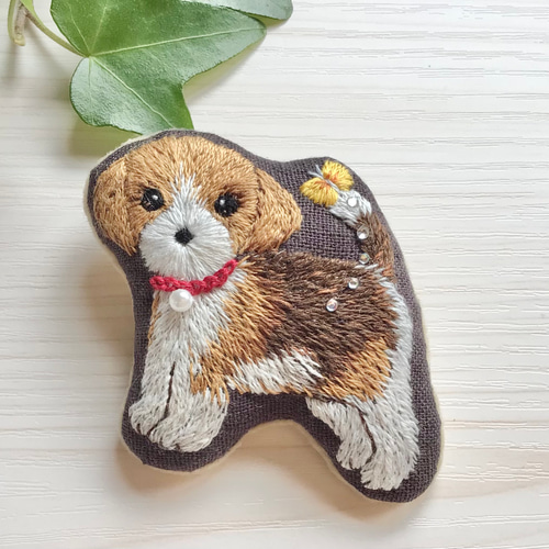 うちの子刺繍　オーダーメイド　ビーグル　4cmブローチスタンド付き うちの子刺繍オーダーメイドビーグル4cmブローチスタンド付き