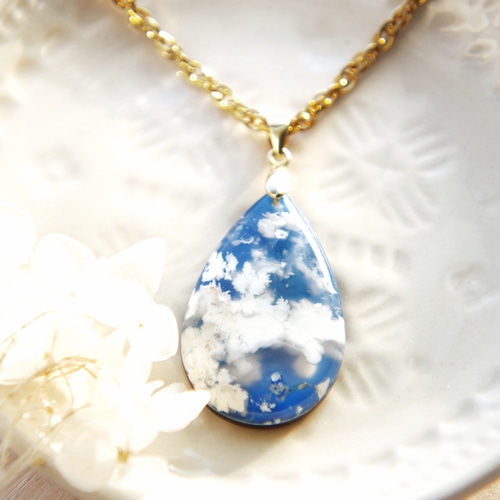 オーロラプルームアゲート ペンダントトップ 空いろのネックレス