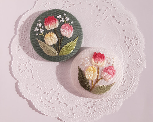 刺繍ブローチ　ハンドメイド　moco d5d2e675bb42c8aa7c488ba8f893b4