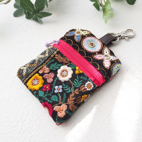 SALE【限定1点】インド刺繍リボンポーチ（イヤホンケース/コイン
